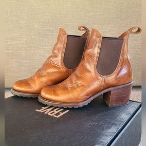 Frye Sabrina Chelsea Boot
